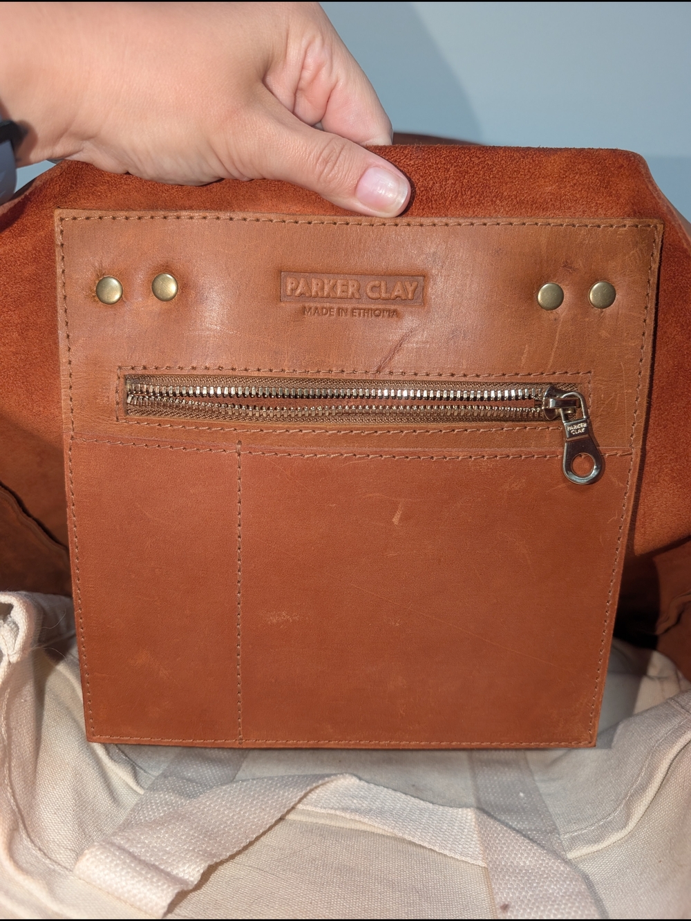 Parker Clay Large Leather Tote – Cognac Brown With Organizer Insert - Picture 5 of 7